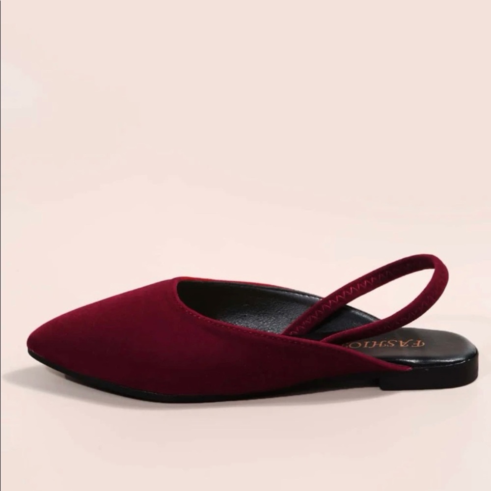 Pointed toe sling-back shoes